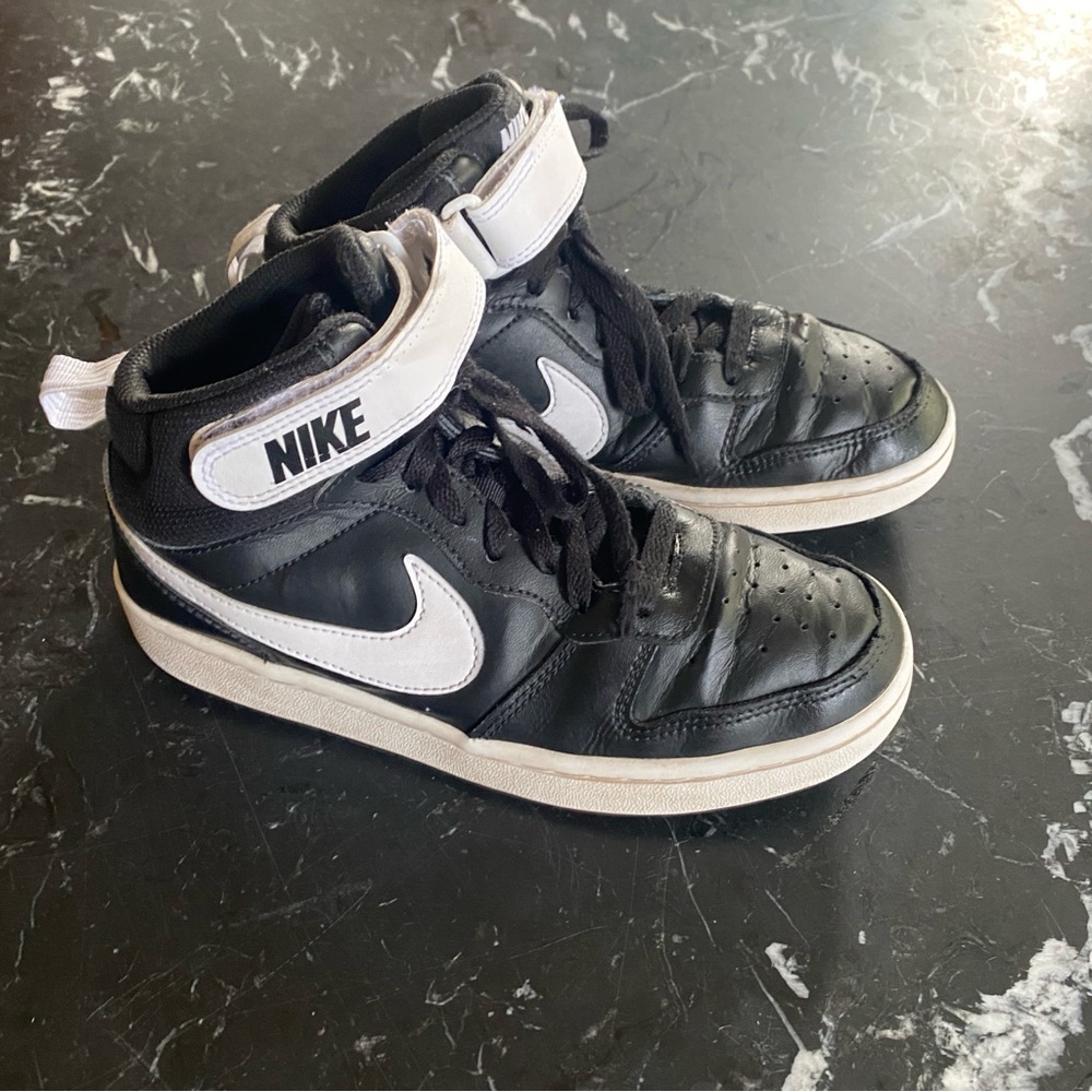 Nike Court Borough Mid 2 Boys Big Kid white Black High Top Sneakers Size 4.5